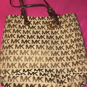 Michael kors tote